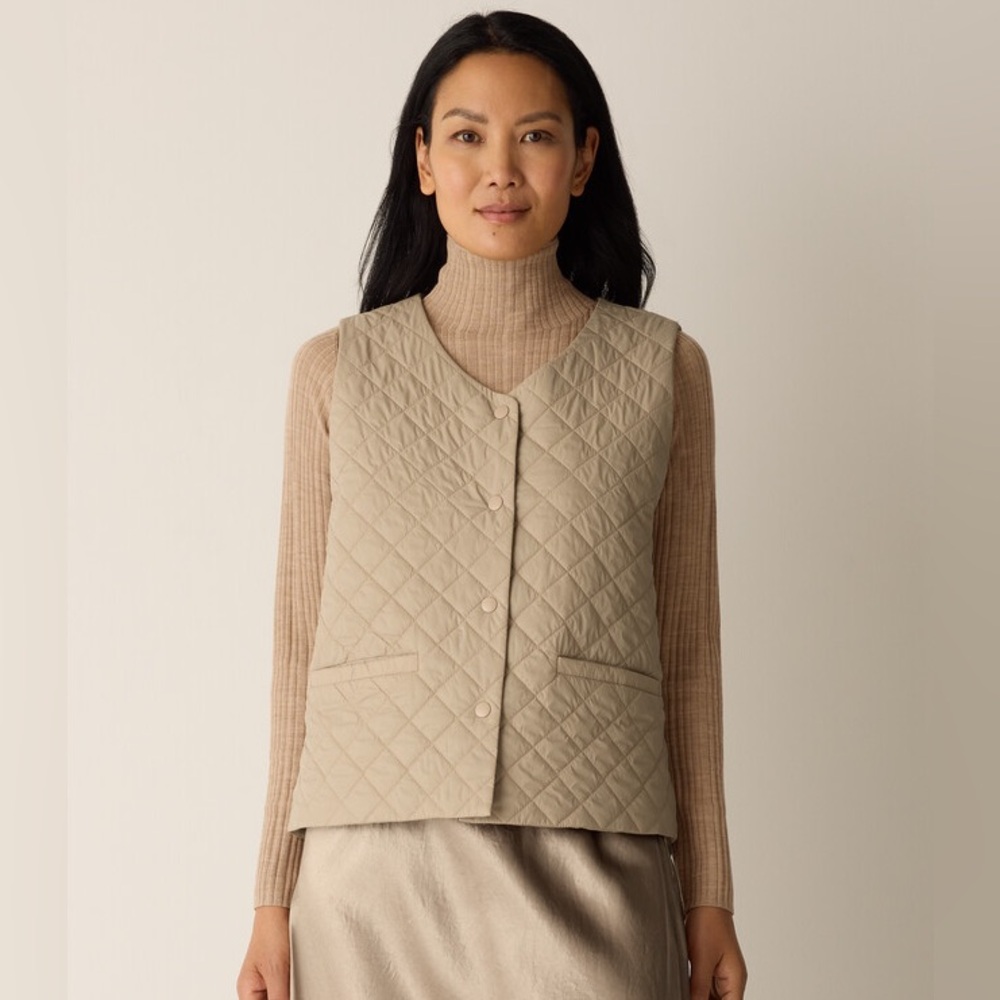 Eileen Fisher Eggshell Recycled Nylon Quilted V-Neck Vest Short Length Tan Large